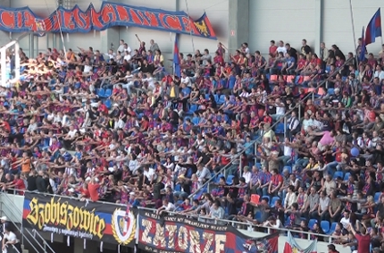 UEFA zamknęła trybunę Piasta i nałożyła karę finansową kibice piast gliwice430