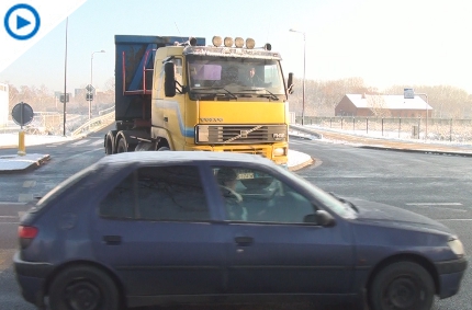 Kierowcy zdezorientowani. Tutaj może dojść do tragedii (TV) portowa estakada430