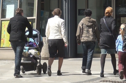 kobieta z wozkiem430 kobieta z wozkiem430