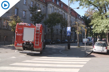 Alarm bombowy w sądzie rejonowym. Żartowniś dzwonił z Chorzowa (TV) sad bomba430