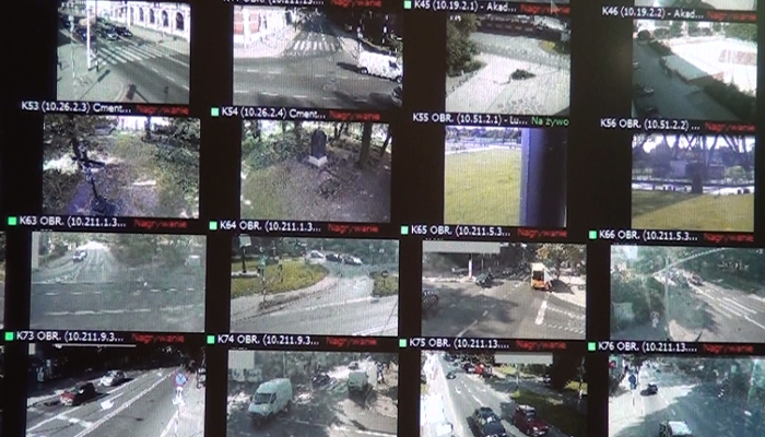 Przybędzie kamer i „inteligentnych” skrzyżowań. Światłowody oplatają Gliwice (TV)