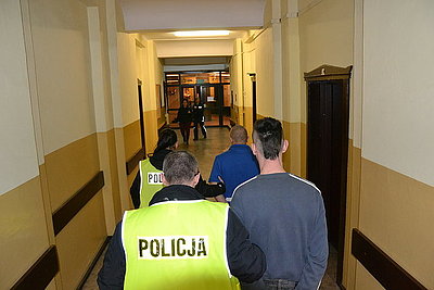 Rozbój na os. Kopernika. Podejrzani ukrywali się przez miesiąc