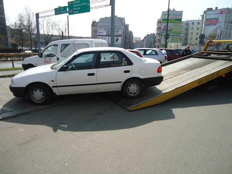 Zaparkował na miejscu dla niepełnosprawnych. Drogo go to kosztowało niepelnosprawny parkowanie2