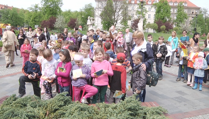Prezydent, piłkarze i przedszkolaki pokazali, że lubią czytać