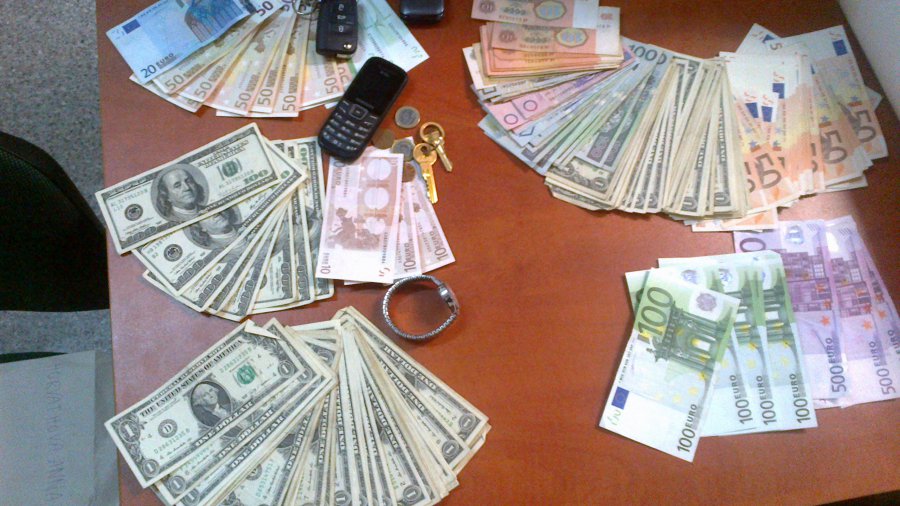 Pracownicy banku uratowali oszczędności starszego gliwiczanina pieniadze wnuczek