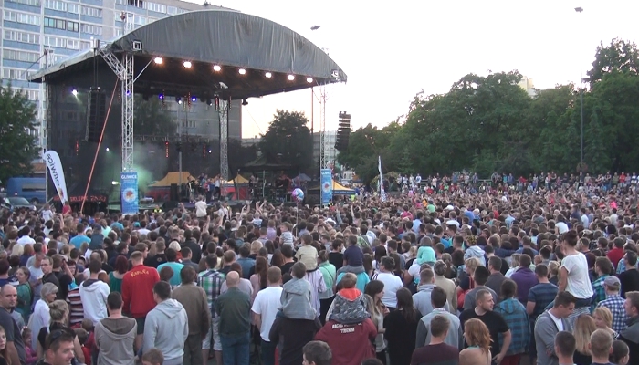 Enej przyciągnął tłumy na plac Krakowski (TV)