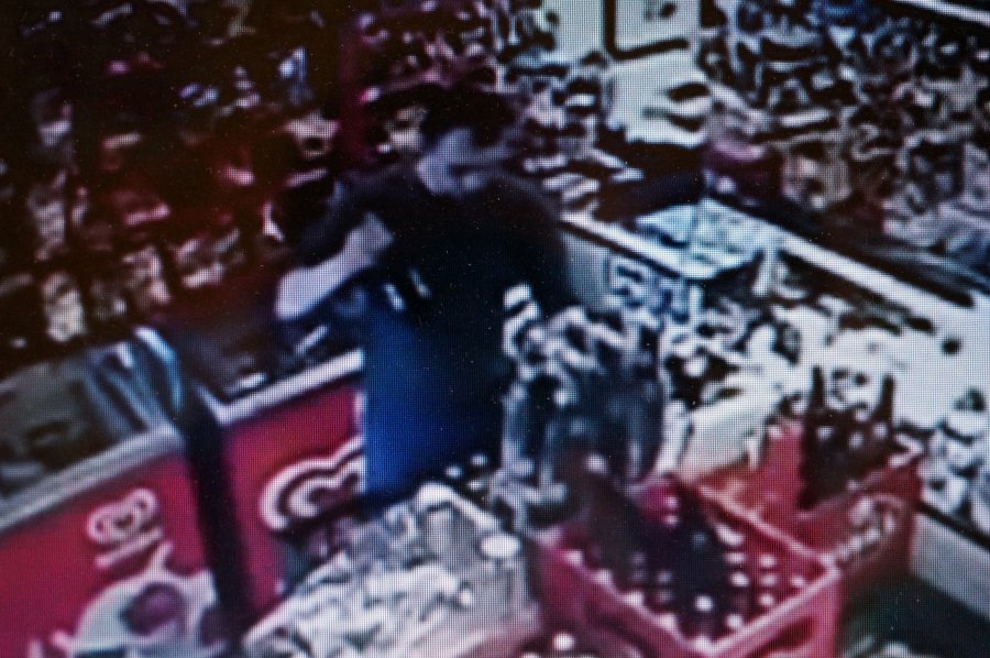 Kradł alkohol ze sklepów. Poszukuje go policja (film)