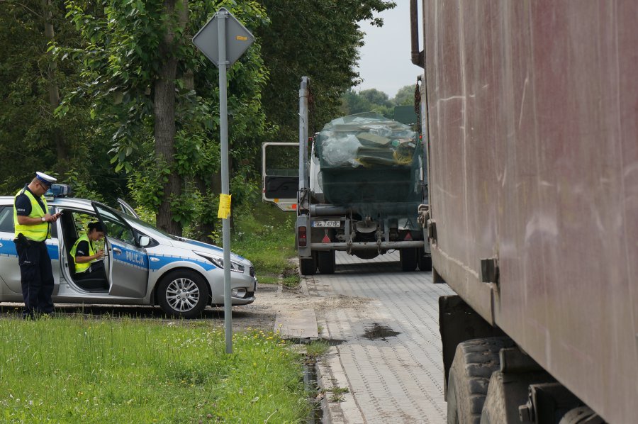16 zatrzymanych dowodów rejestracyjnych i 44 mandaty (TV)