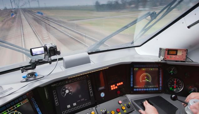 Ojciec wysiadł z pociągu, a 6-letnie dziecko zostało