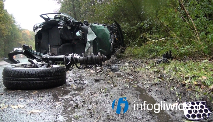 Wypadek na ul. Toszeckiej. Osobówka zderzyła się z tirem (TV)