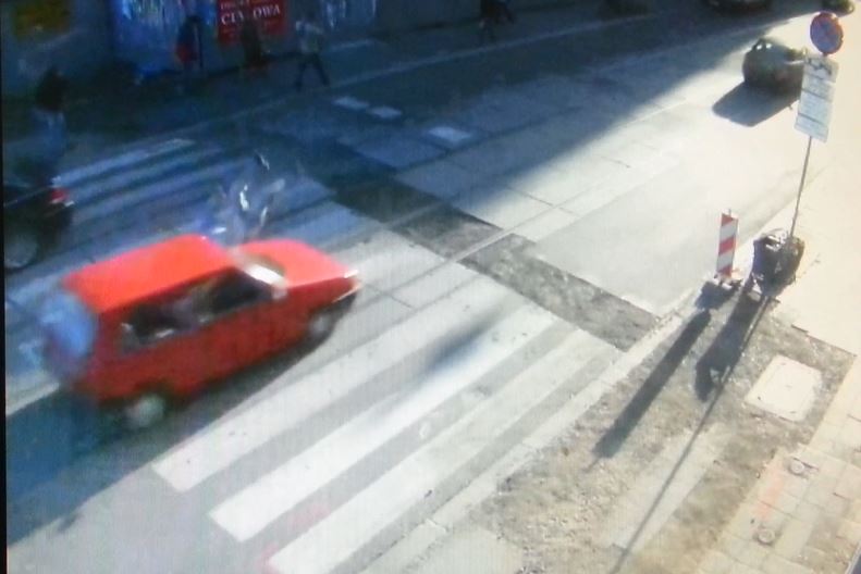 Monitoring nagrał potrącenie na ulicy Zwycięstwa