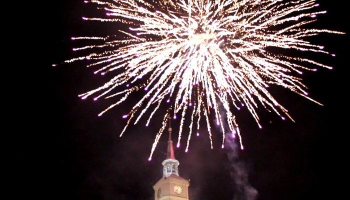 Gliwice wysłały „Światełko do nieba”. Fantastyczny pokaz sztucznych ogni (TV)