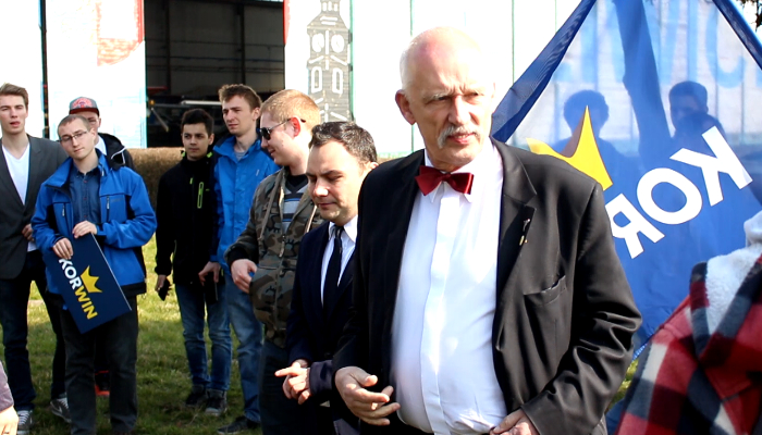 Janusz Korwin-Mikke w Gliwicach. Samolot, czerwony dywan (TV)