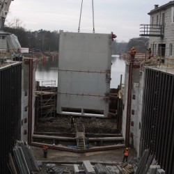 Montaż wrót śluzy 1