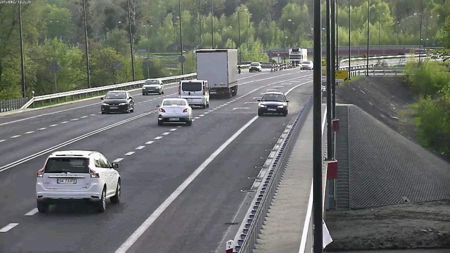 Pirat jechał DK88 pod prąd! Nagrały go kamery