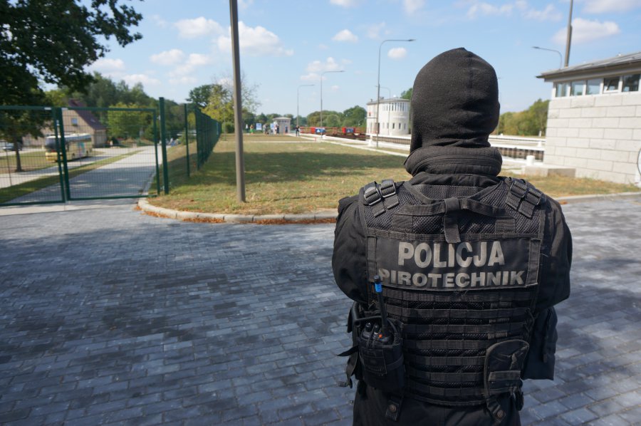 Terroryści zajęli śluzę w Rudzińcu. Wkroczyła policja (TV)