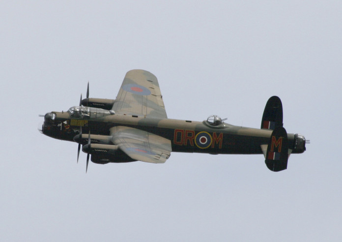 lancaster bomber 1450104 1279x904