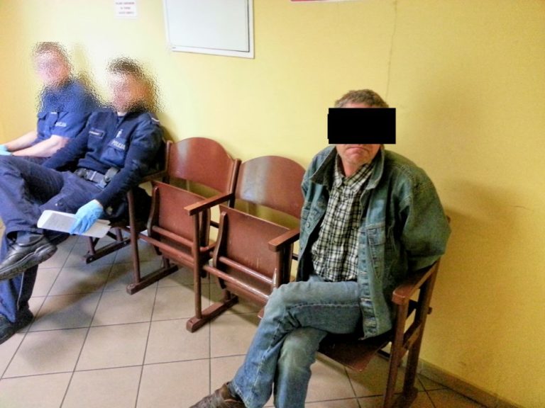 Zwłoki 24-latka znalezione na klatce schodowej