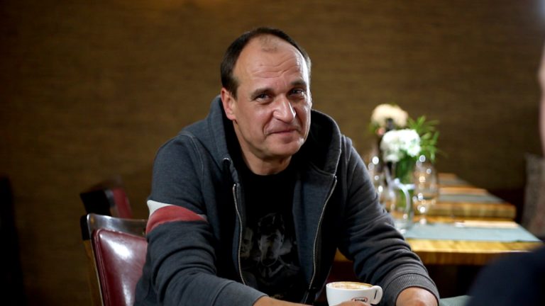 Paweł Kukiz: „Lepiej w g. nie wchodzić, bo śmierdzi”