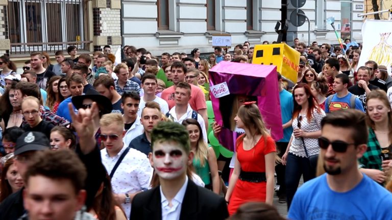 Studencki korowód przeszedł przez Gliwice. Trwają Igry 2016