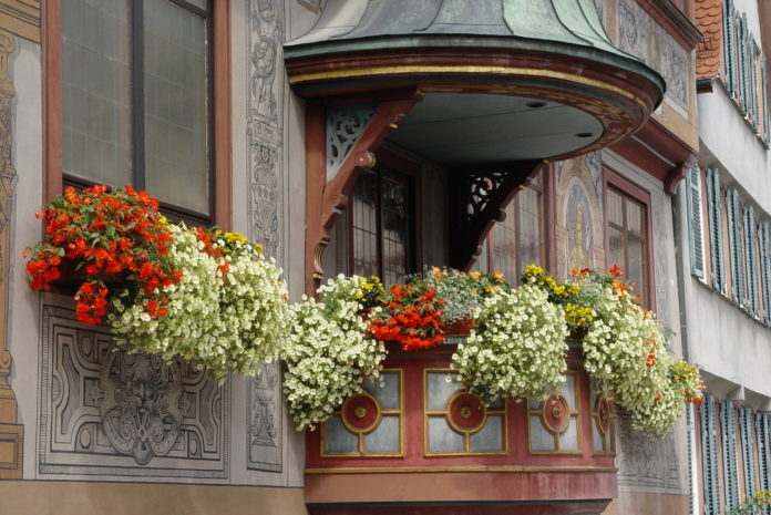 flowered balcony 1572928 1280x856