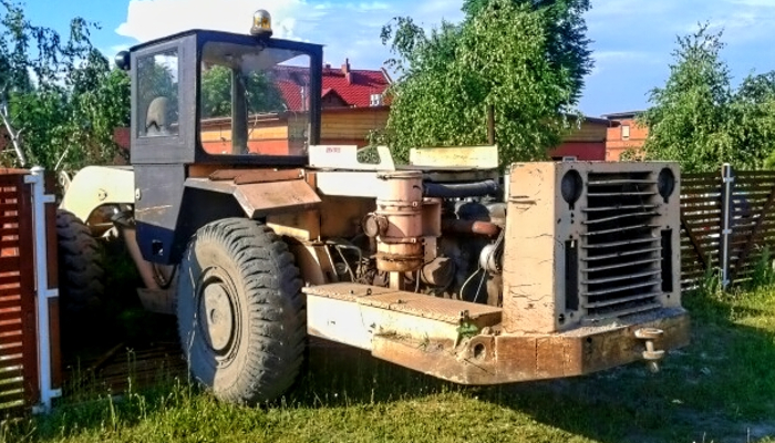 Ukradł koparkę i wjechał na teren żłobka. Na placu zabaw były dzieci