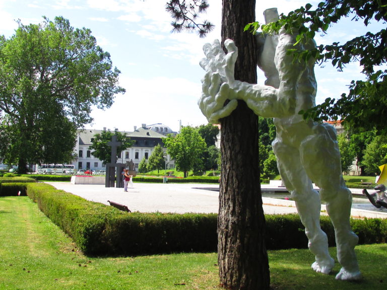 Rzeźba z Gliwic stanie w ogrodzie prezydenta