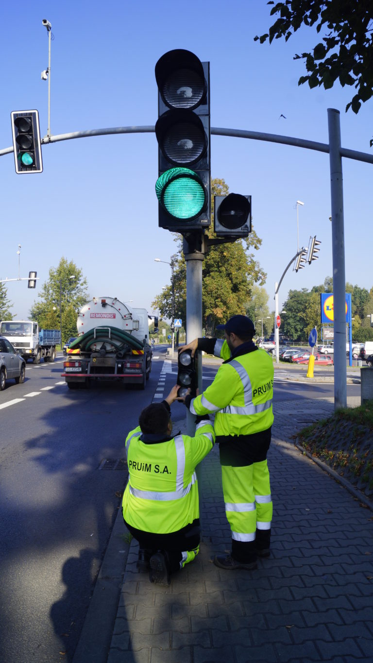Niebezpiecznie na skrzyżowaniach. To rozwiązanie ma pomóc kierowcom