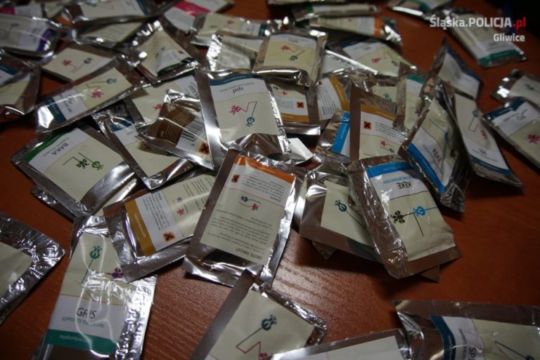 Dostęp do towaru mieli nieliczni. Klient nie mógł zobaczyć kto sprzedaje dopalacze