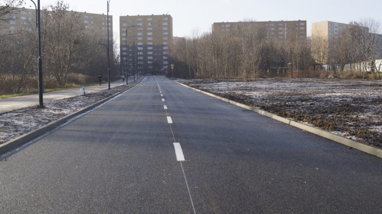 Łącznik gotowy. Przeniesiono też zatokę autobusową
