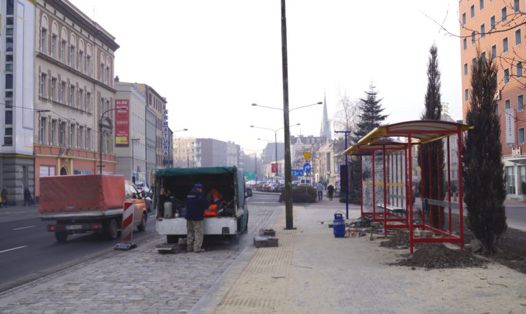 Przystanek na ul. Dworcowej już prawie gotowy