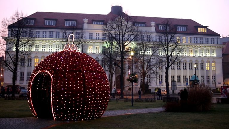 No i po bombce… Zniszczona ozdoba świąteczna