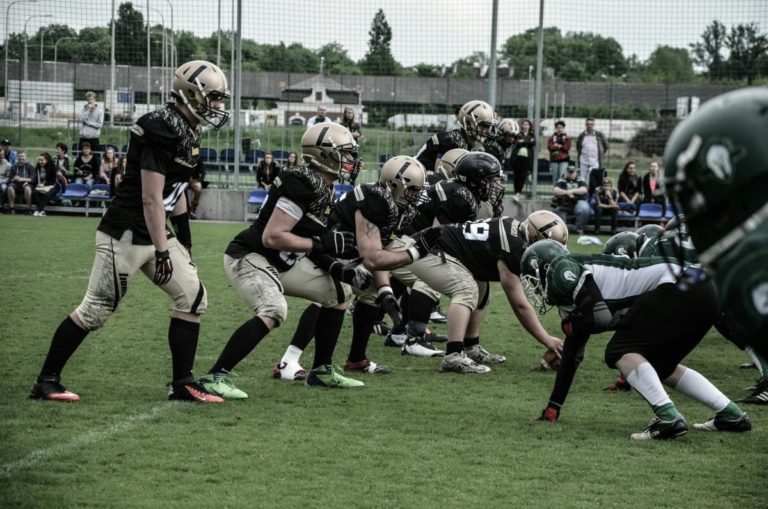 Drużyna futbolu amerykańskiego szuka nowych zawodników