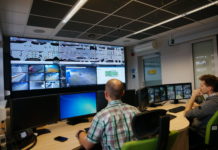 Autobusy z priorytetem na skrzyżowaniach oraz stacje ładowania aut elektrycznych centrum sterowanai ruchem