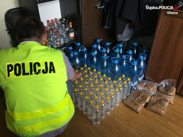 Policja odkryła w mieszkaniu 200 litrów alkoholu bez akcyzy