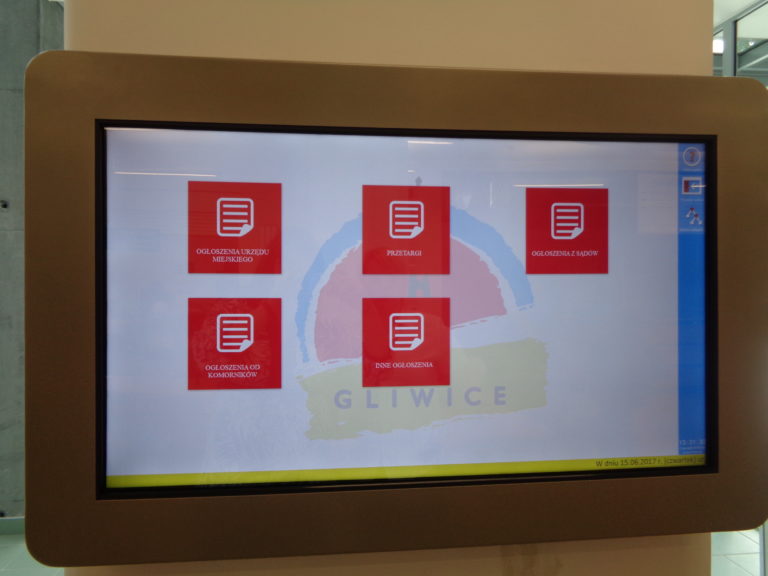 Z urzędu miejskiego zniknęła tradycyjna tablica z ogłoszeniami