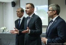 Andrzej Duda w Gliwicach. Gwizdy i brawa dla prezydenta dwnld725445134