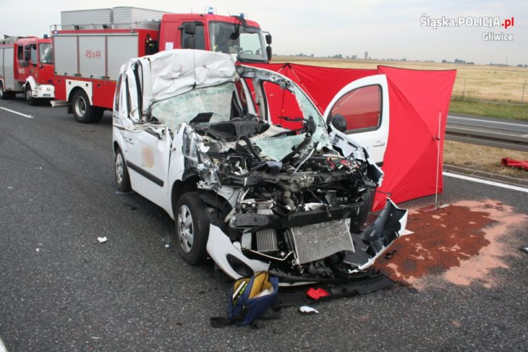 Tragiczny wypadek na autostradzie A4. Wjechał pod naczepę ciężarówki
