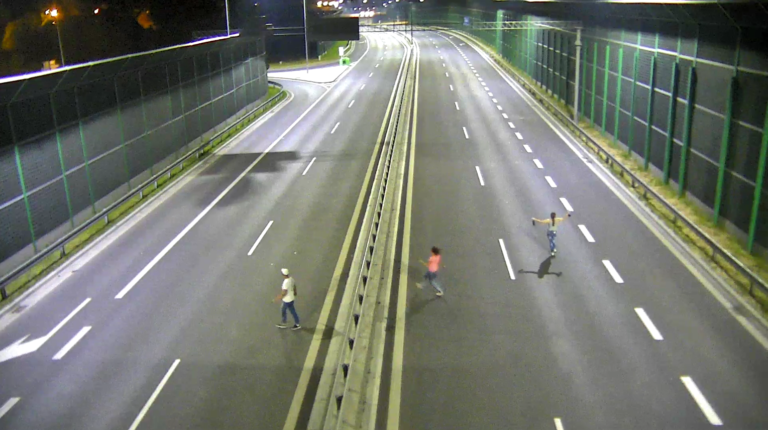 Piesi i rowerzyści na DTŚ. Głupota nie zna granic