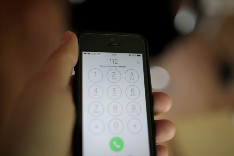 Czy dzwoniąc pod numer 112 musisz się przedstawiać?