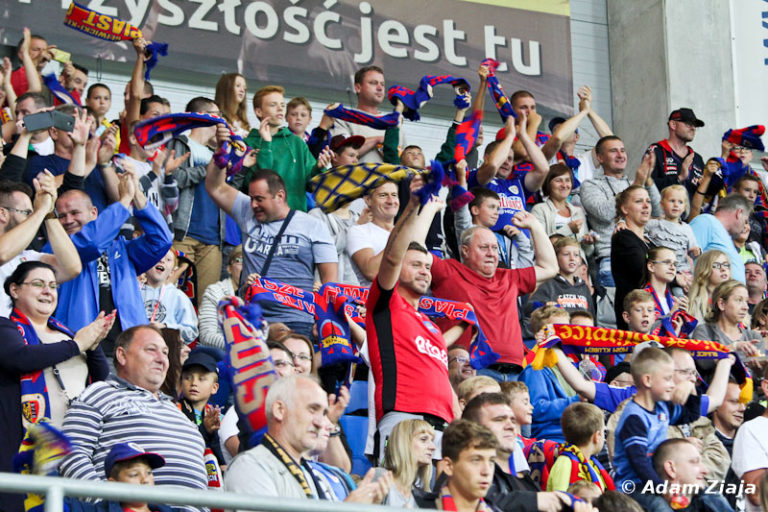 Piast znów dorzuca coś do biletów. Tym razem napoje