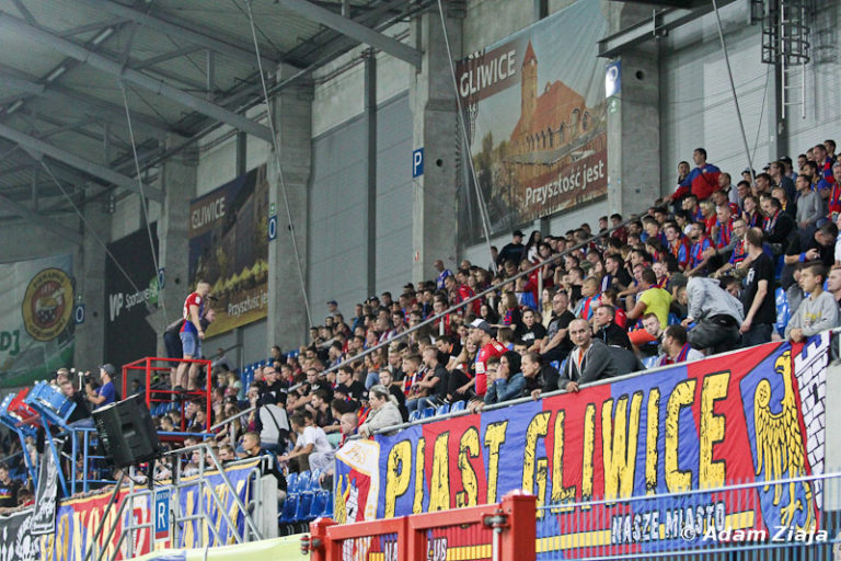 Przemarsz kibiców Piasta na stadion Górnika niemożliwy. Zablokowali go urzędnicy z Zabrza