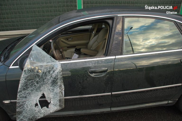 Uderzył w kilka samochodów. Kierowca audi zatrzymany na DTŚ