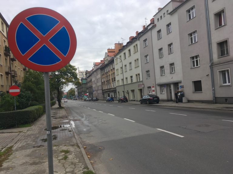 Zakaz parkowania na ul. Wrocławskiej. Będą utrudnienia w ruchu