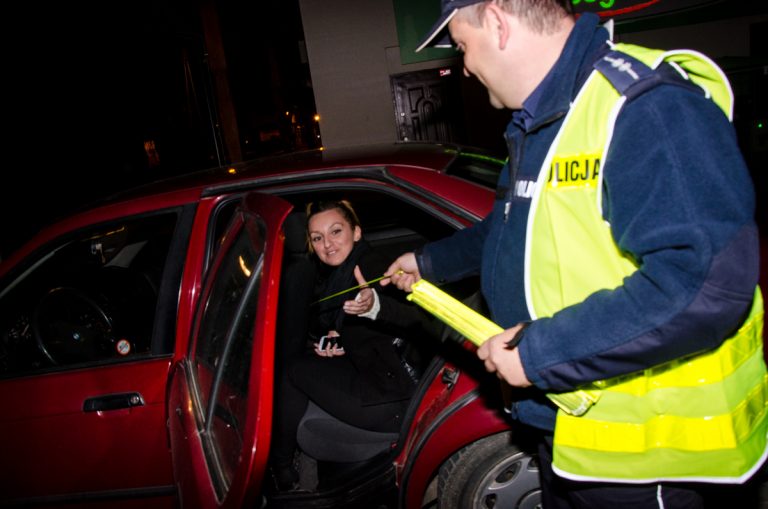 Policjanci będą rozdawali odblaski