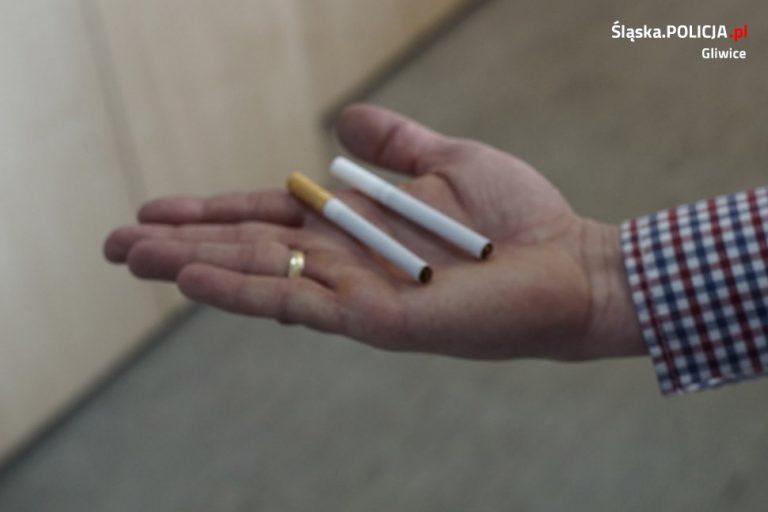 Pobili mężczyznę i ukradli mu… dwa papierosy i 60 groszy