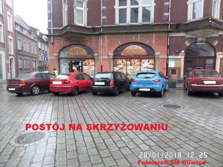 Mistrzowie parkowania w akcji. Straż miejska publikuje zdjęcia