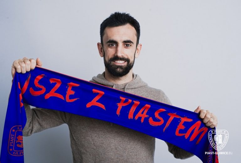 Piast wręczy szalik każdemu kibicowi na stadionie