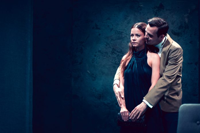 59A3E7BF 9473 40D2 802B BD7F50496435