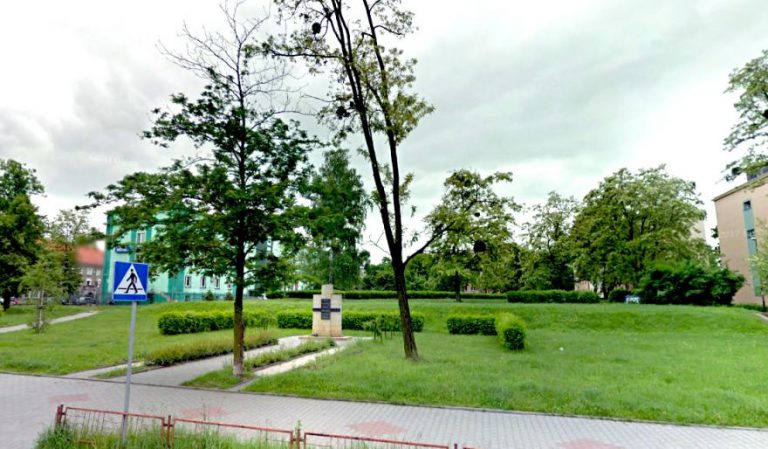 Skwer w Łabędach wypięknieje